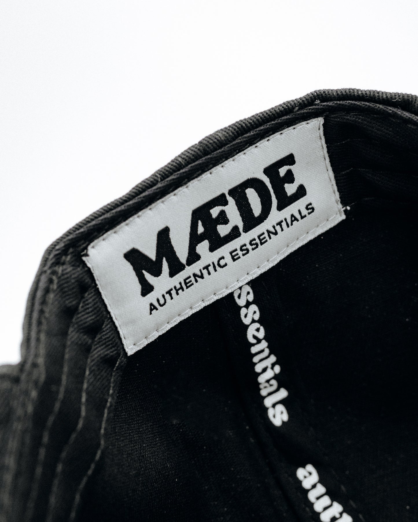 Essential Cap - Signature // Onyx