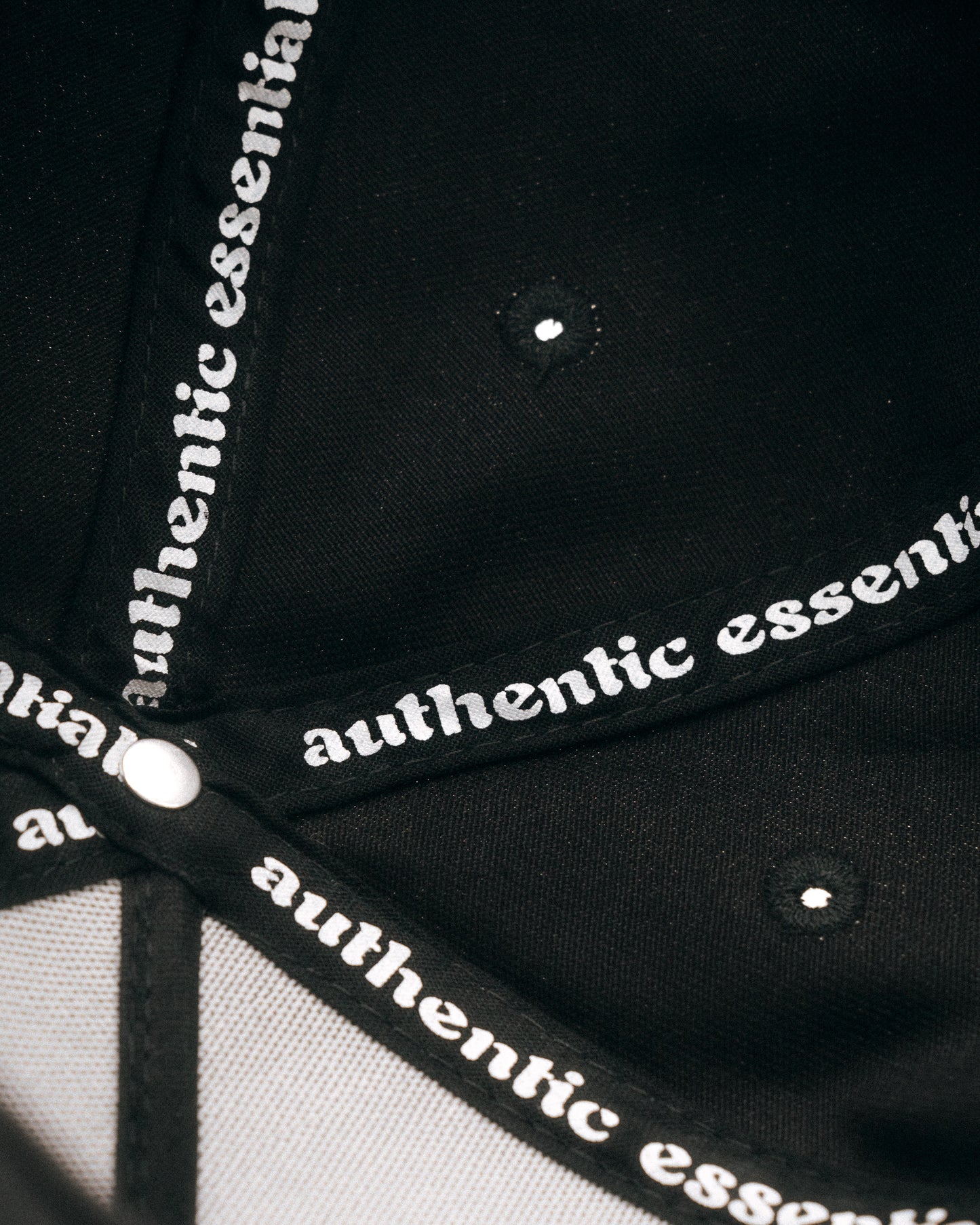 Essential Cap - Signature // Onyx